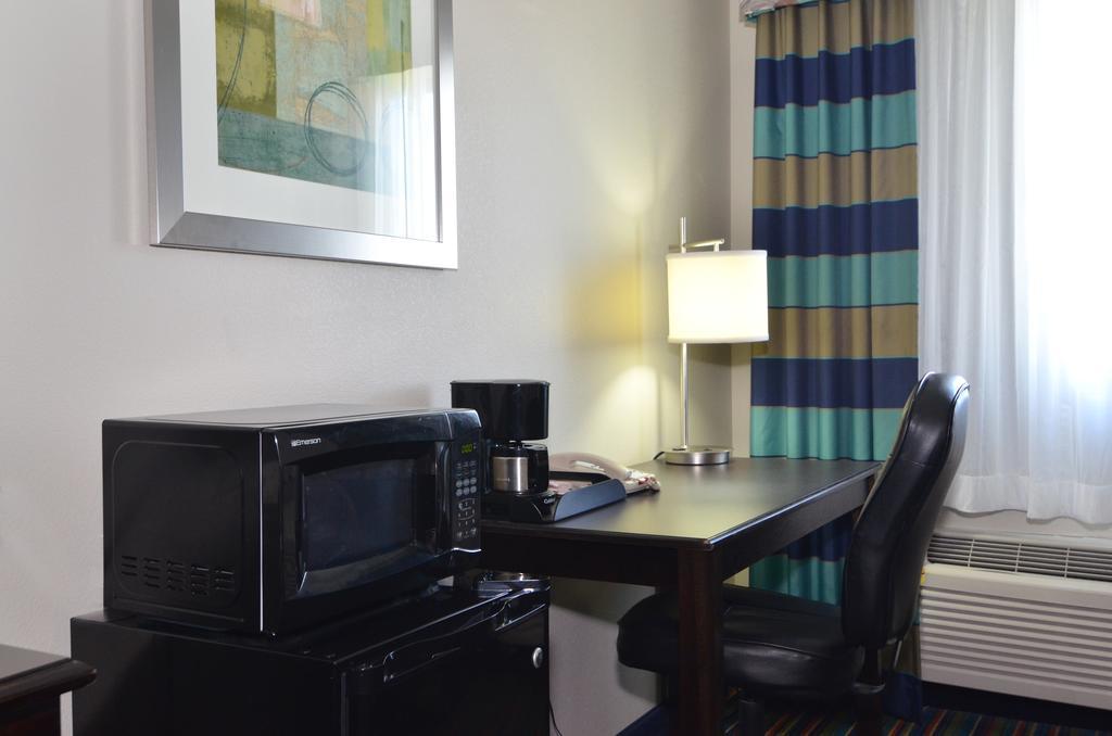 Quality Inn & Suites Kenedy - Karnes City Bilik gambar